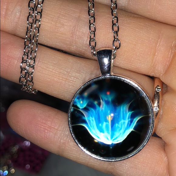 pretty things Jewelry - Pretty Blue Necklace🤑